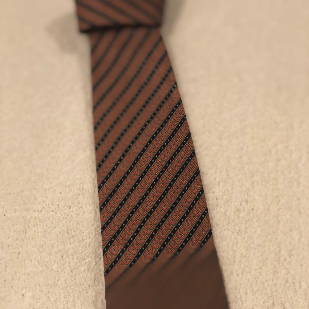 Brioni 100% silk tie